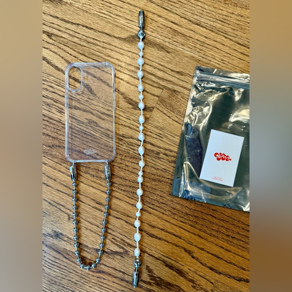 Ossa New York phone 16 case with 2 chain wristlets